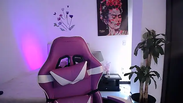 esmeraldaa230 online show from March 2026 07:41:01 PM