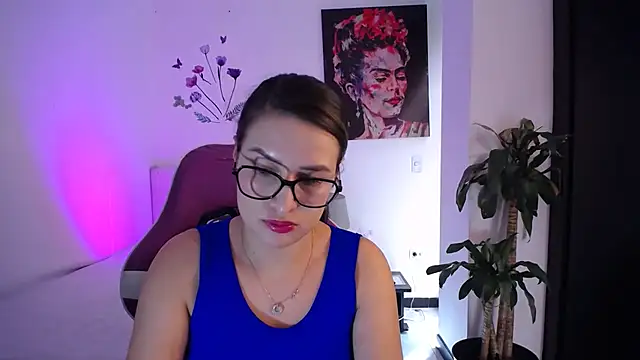 esmeraldaa230 online show from March 2026 07:30:02 PM