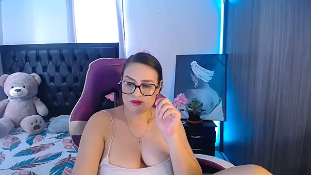 Snapshot of esmeraldaa230 chatting on May 2026 07:55:02 PM esmeraldaa230 online show from May 2026 07:55:02 PM