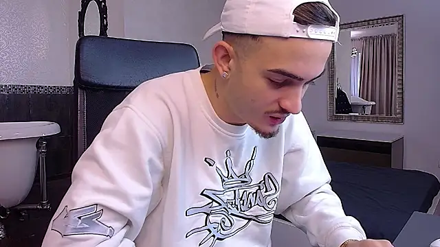 Snapshot of BrandonTate chatting on November 2025 08:13:02 AM BrandonTate online show from November 2025 08:13:02 AM