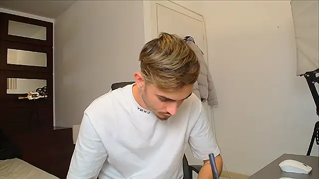 Snapshot of BrandonTate chatting on November 2025 11:43:02 AM BrandonTate online show from November 2025 11:43:02 AM