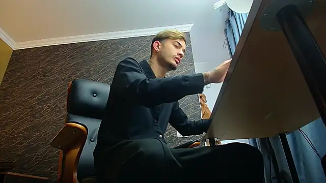 Snapshot of BrandonTate chatting on December 2025 11:48:01 AM BrandonTate online show from December 2025 11:48:01 AM