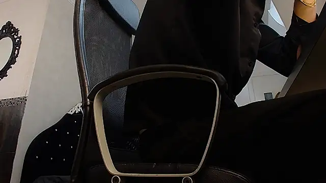 Snapshot of BrandonTate chatting on December 2025 10:35:01 AM BrandonTate online show from December 2025 10:35:01 AM