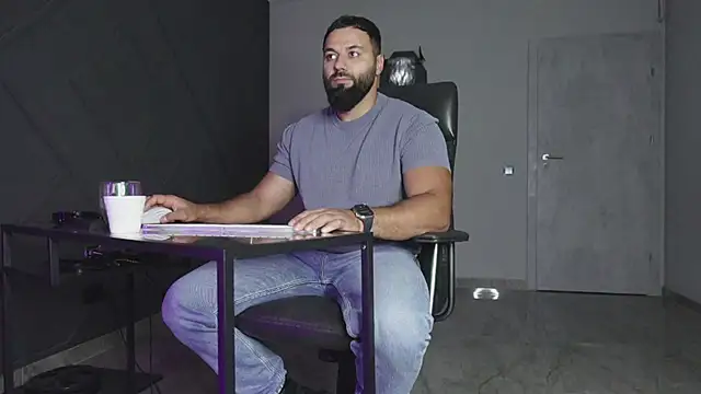 Snapshot of mattmasterss chatting on October 2025 06:51:01 PM mattmasterss online show from October 2025 06:51:01 PM