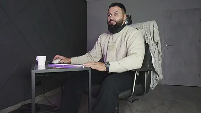 Snapshot of mattmasterss chatting on November 2025 11:18:01 PM mattmasterss online show from November 2025 11:18:01 PM