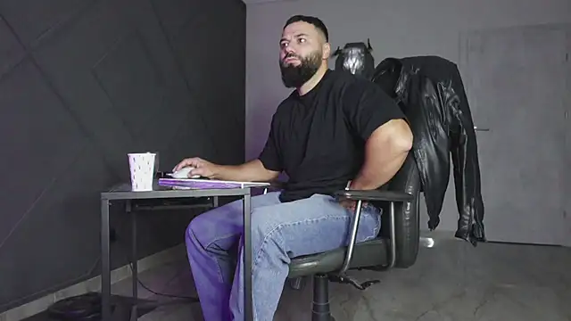 Snapshot of mattmasterss chatting on November 2025 04:22:02 AM mattmasterss online show from November 2025 04:22:02 AM