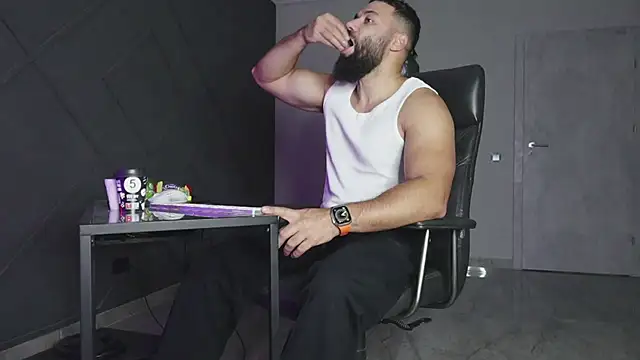 Snapshot of mattmasterss chatting on November 2025 07:40:01 AM mattmasterss online show from November 2025 07:40:01 AM