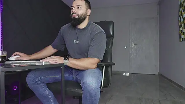 Snapshot of mattmasterss chatting on December 2025 06:55:02 AM mattmasterss online show from December 2025 06:55:02 AM