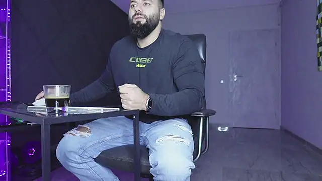 Snapshot of mattmasterss chatting on December 2025 04:40:02 AM mattmasterss online show from December 2025 04:40:02 AM