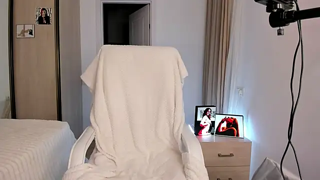 Snapshot of CharlotteWells chatting on November 2025 03:52:02 PM CharlotteWells online show from November 2025 03:52:02 PM