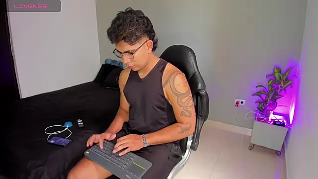 Snapshot of valentino_santoss chatting on May 2026 03:16:01 PM valentino santoss online show from May 2026 03:16:01 PM