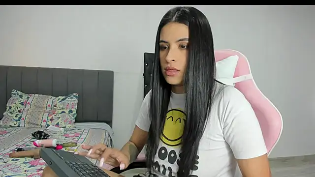 Snapshot of _elektrah chatting on February 2025 10:59:02 PM elektrah online show from February 2025 10:59:02 PM