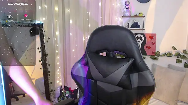 mily thomson b  online show from November 2025 07:49:02 PM