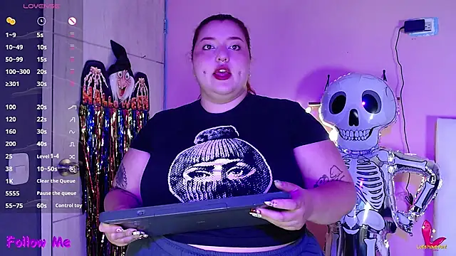 Snapshot of HECATE_23 chatting on October 2025 01:22:02 PM HECATE 23 online show from October 2025 01:22:02 PM