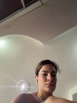 emiss  online show from October 2025 01:32:01 PM