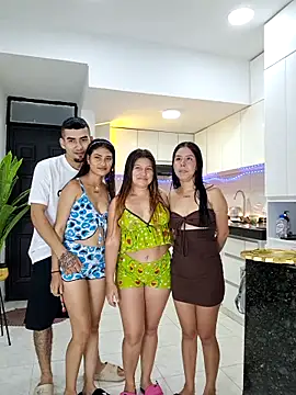 Snapshot of royalgirls_x chatting on May 2026 01:11:02 AM royalgirls x online show from May 2026 01:11:02 AM