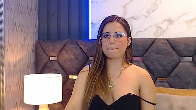 Snapshot of ThaniaJones chatting on March 2025 06:11:02 PM ThaniaJones online show from March 2025 06:11:02 PM