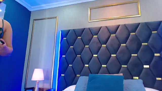 Snapshot of ThaniaJones chatting on November 2025 12:08:02 PM ThaniaJones online show from November 2025 12:08:02 PM