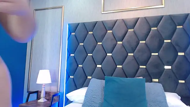 Snapshot of ThaniaJones chatting on December 2025 12:03:02 PM ThaniaJones online show from December 2025 12:03:02 PM