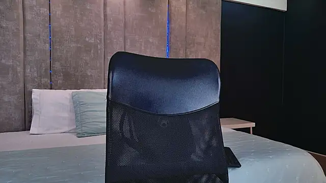 PaulinaDuarte online show from November 2025 12:06:01 PM