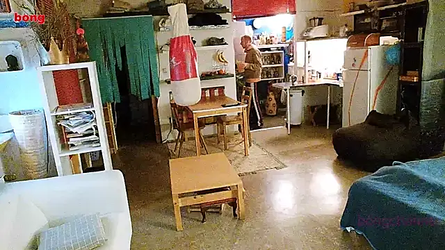 Snapshot of BongChannel chatting on January 2025 02:14:02 PM BongChannel online show from January 2025 02:14:02 PM