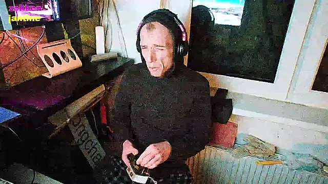 Snapshot of BongChannel chatting on January 2025 10:36:01 PM BongChannel online show from January 2025 10:36:01 PM