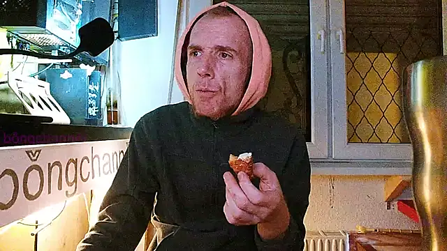 Snapshot of BongChannel chatting on January 2025 01:24:01 AM BongChannel online show from January 2025 01:24:01 AM