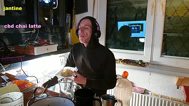 Snapshot of BongChannel chatting on March 2025 09:48:02 PM BongChannel online show from March 2025 09:48:02 PM