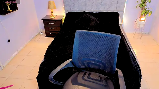 Snapshot of Lana_stone_ chatting on November 2025 03:27:02 AM Lana stone online show from November 2025 03:27:02 AM