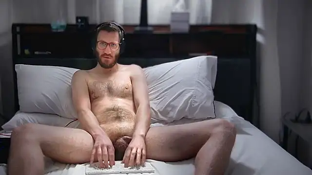 Snapshot of SpunDaddiesBoi chatting on January 2025 08:01:01 AM SpunDaddiesBoi online show from January 2025 08:01:01 AM