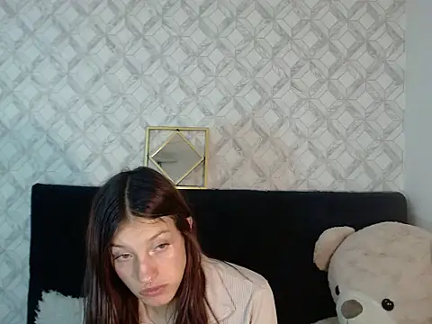 Emma-Wilson online show from December 2025 06:11:01 AM