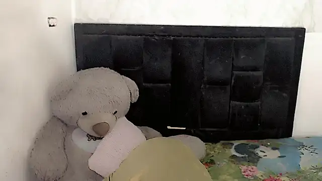 Snapshot of Michell_Queen chatting on November 2025 11:48:02 PM Michell Queen online show from November 2025 11:48:02 PM