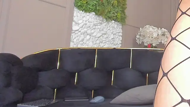 Deliciouslips online show from February 2026 04:39:02 PM