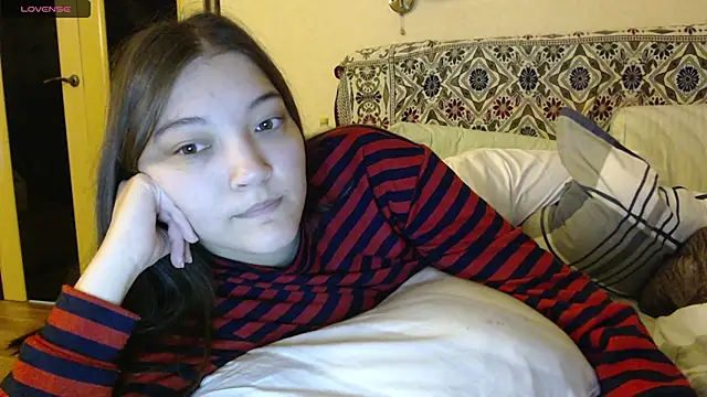 Snapshot of AlisaDevis chatting on October 2025 03:01:01 PM AlisaDevis online show from October 2025 03:01:01 PM