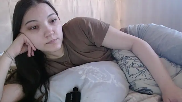 AlisaDevis online show from April 2026 01:08:02 PM