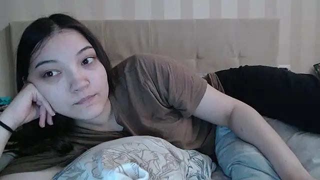 Snapshot of AlisaDevis chatting on May 2026 06:21:03 AM AlisaDevis online show from May 2026 06:21:03 AM