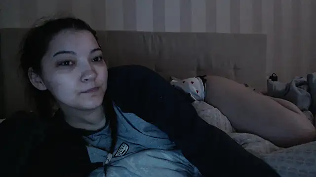 Snapshot of AlisaDevis chatting on June 2026 05:56:01 AM AlisaDevis online show from June 2026 05:56:01 AM