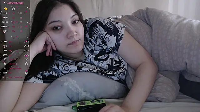 Snapshot of AlisaDevis chatting on June 2026 05:02:02 AM AlisaDevis online show from June 2026 05:02:02 AM