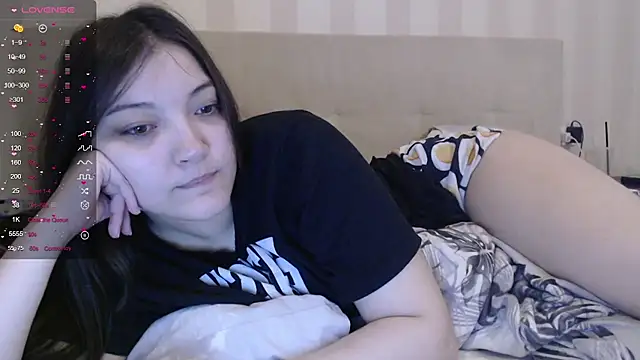 Snapshot of AlisaDevis chatting on July 2026 06:04:02 AM AlisaDevis online show from July 2026 06:04:02 AM