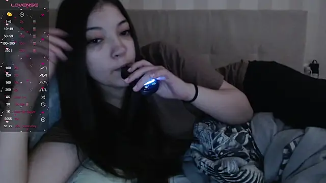 Snapshot of AlisaDevis chatting on July 2026 06:11:01 AM AlisaDevis online show from July 2026 06:11:01 AM