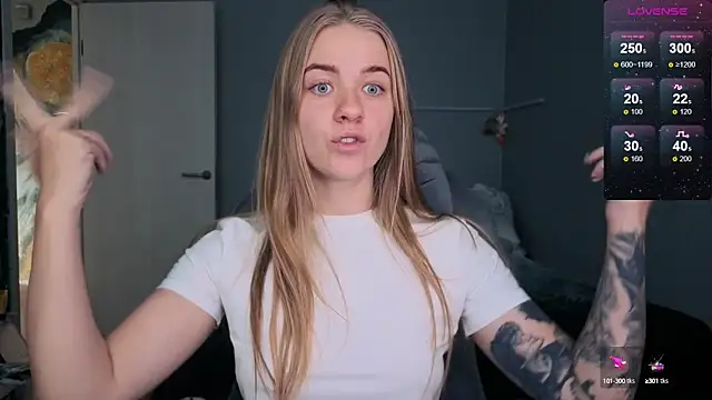 Snapshot of candy_maggie chatting on September 2025 10:04:02 AM candy maggie online show from September 2025 10:04:02 AM