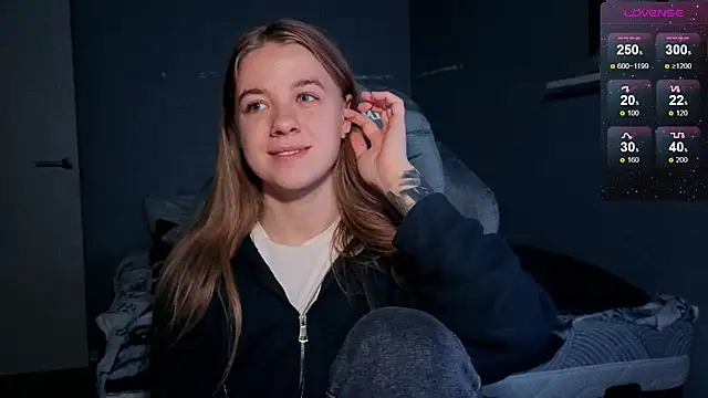 Snapshot of candy_maggie chatting on November 2025 03:02:01 PM candy maggie online show from November 2025 03:02:01 PM