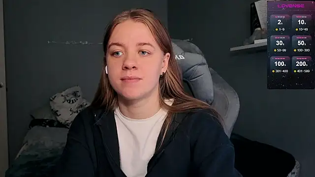 Snapshot of candy_maggie chatting on November 2025 08:13:02 AM candy maggie online show from November 2025 08:13:02 AM