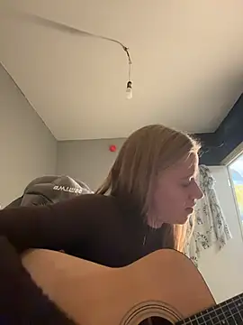 Snapshot of candy_maggie chatting on November 2025 07:41:02 PM candy maggie online show from November 2025 07:41:02 PM