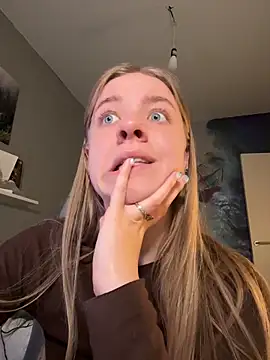 Snapshot of candy_maggie chatting on November 2025 07:58:01 PM candy maggie online show from November 2025 07:58:01 PM