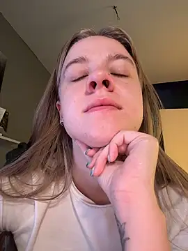 Snapshot of candy_maggie chatting on November 2025 05:40:02 AM candy maggie online show from November 2025 05:40:02 AM