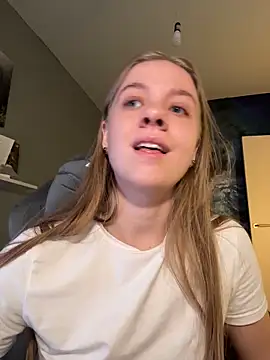 Snapshot of candy_maggie chatting on November 2025 05:45:02 PM candy maggie online show from November 2025 05:45:02 PM