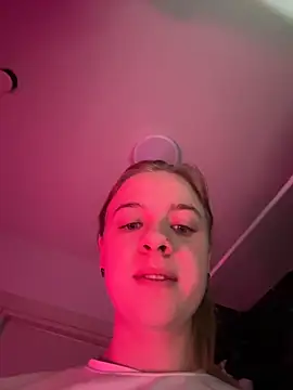 Snapshot of candy_maggie chatting on November 2025 05:51:02 AM candy maggie online show from November 2025 05:51:02 AM