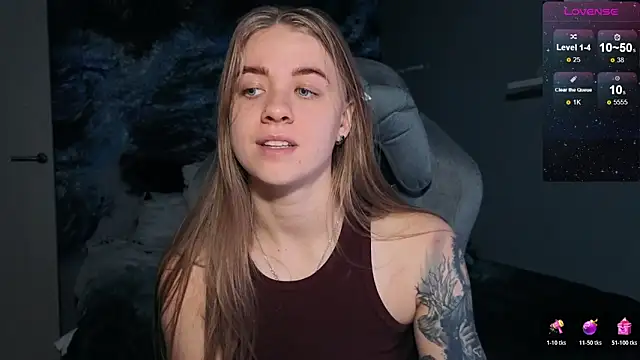 Snapshot of candy_maggie chatting on November 2025 06:11:02 PM candy maggie online show from November 2025 06:11:02 PM