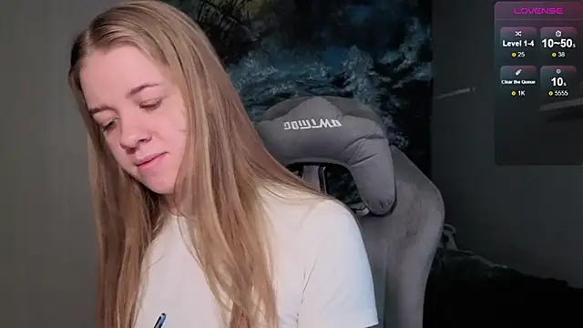 Snapshot of candy_maggie chatting on December 2025 09:25:01 AM candy maggie online show from December 2025 09:25:01 AM